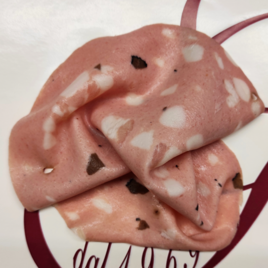 Mortadella con Tartufo Nero affettata